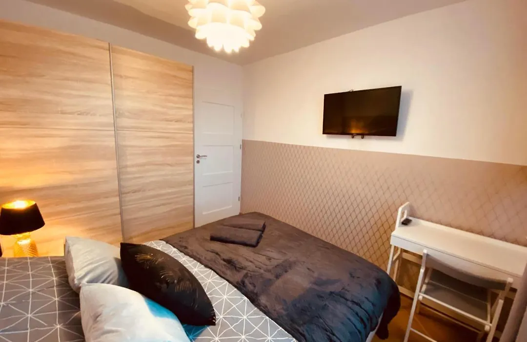 ClickTheFlat Miła Center Apart Rooms-1